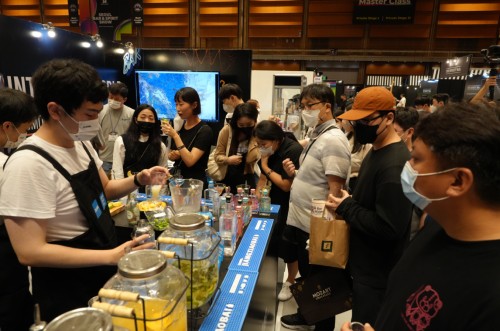 1.4万韩国人到访江小白展位，本味高粱酒混饮MIX被赞清爽好喝！
