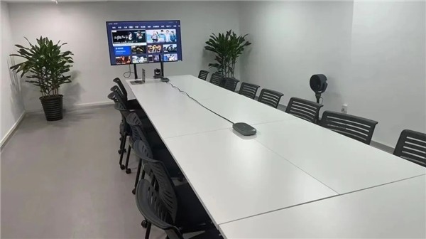 AI会议室丨24麦+16倍变焦，思必驰助力中国信通院开展安全高效会议
