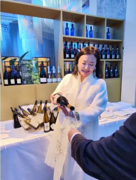 龙亭酒庄庄主宋妍携佳酿参加第80届威尼斯电影节 中国品质征服世界味蕾