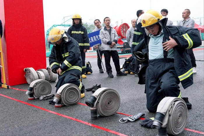 资阳高新消防宣传月启动 微型消防站技能比武决赛燃爆全场